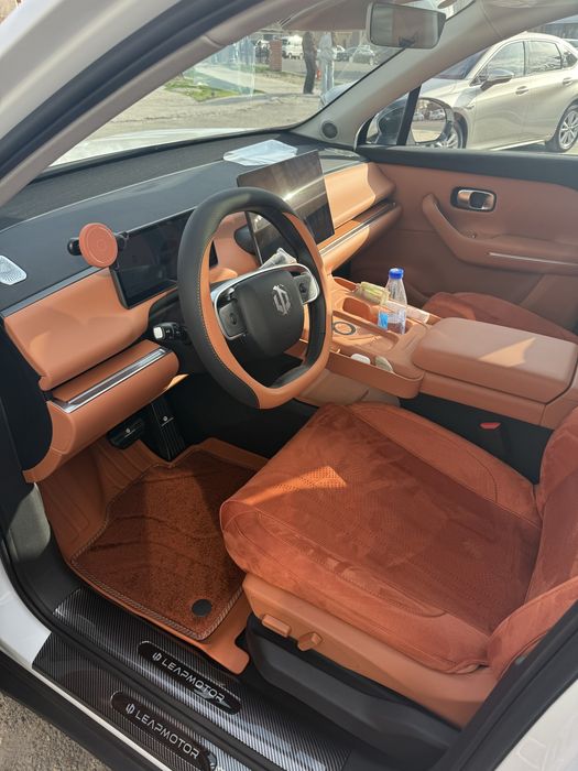 Leapmotor C-16 POLIK