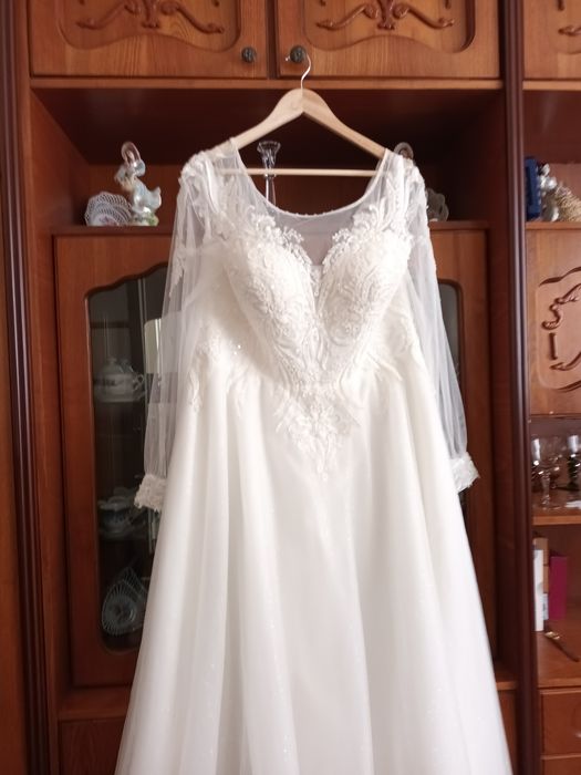 Rochie mireasa  + cerc si voal