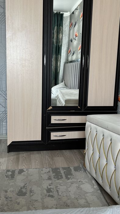 Шкаф трех дверный