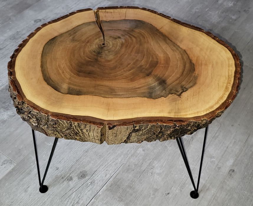 Столик из спила ореха