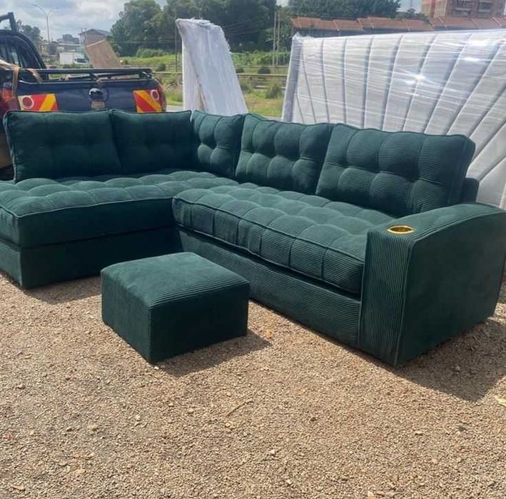 Перетяжка и реставрация и ремонт мягкой и корпусной мебели