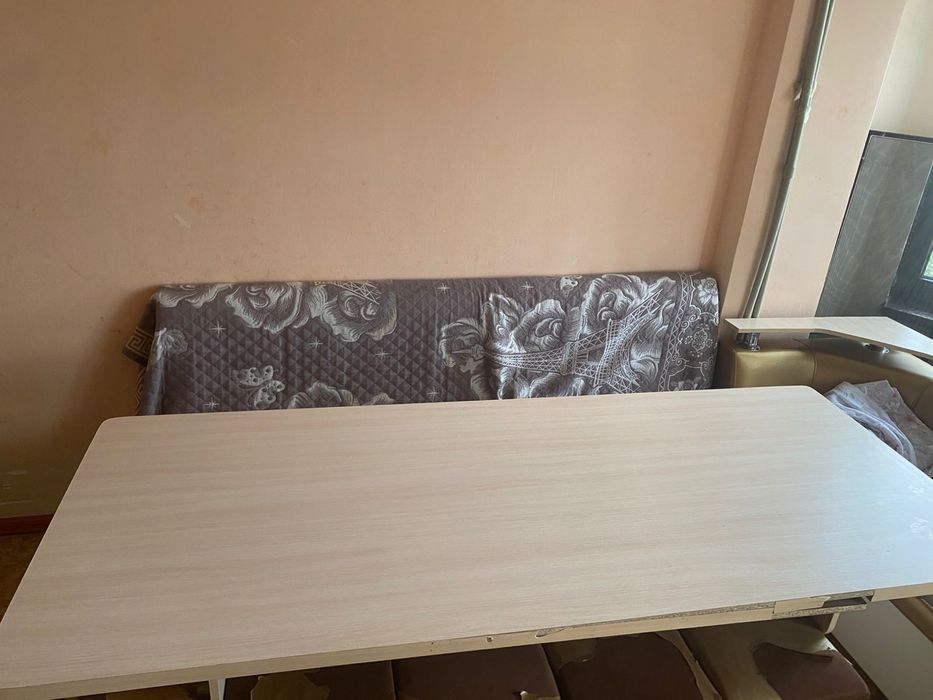 Кухонный уголок и стулья