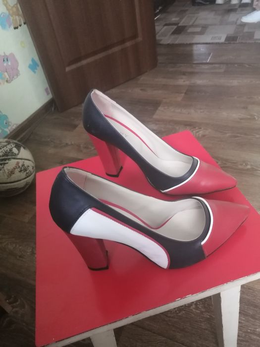 Новые туфли TOMMY HILFIGER 40р