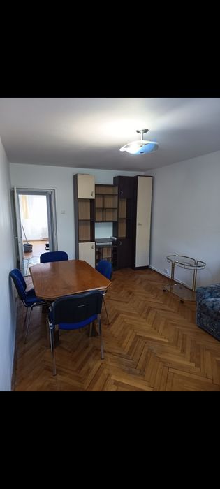 Ofer spre închiriere apartament cu două camere decomandate
