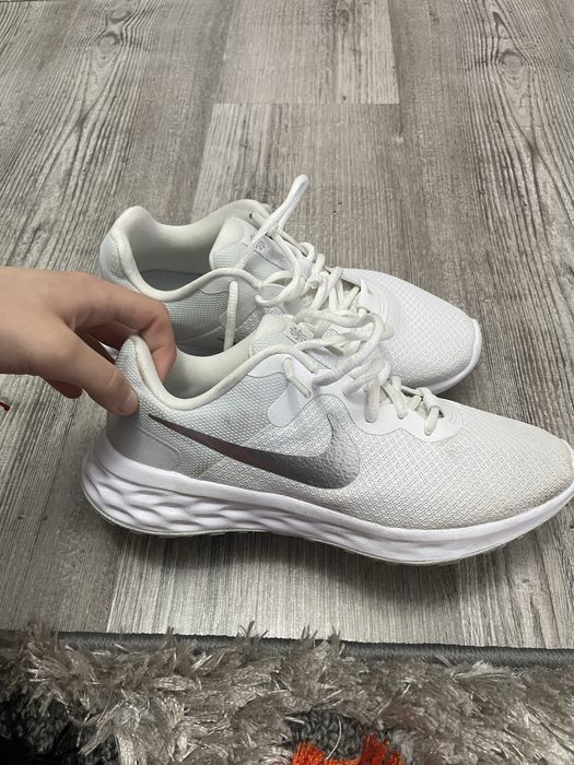 adidasi nike  marime 38 jumate
