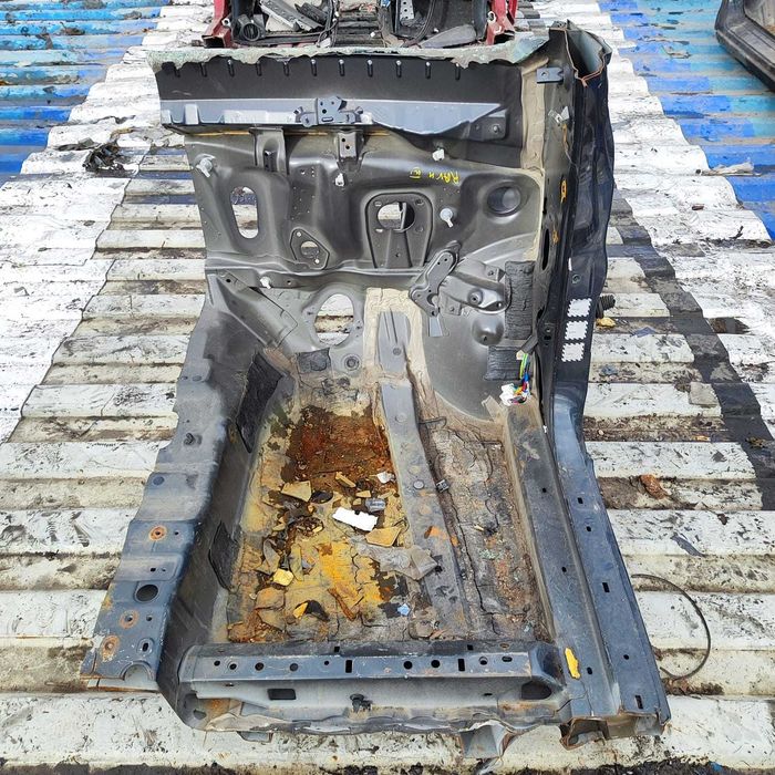 Правый лонжерон Toyota RAV4 III