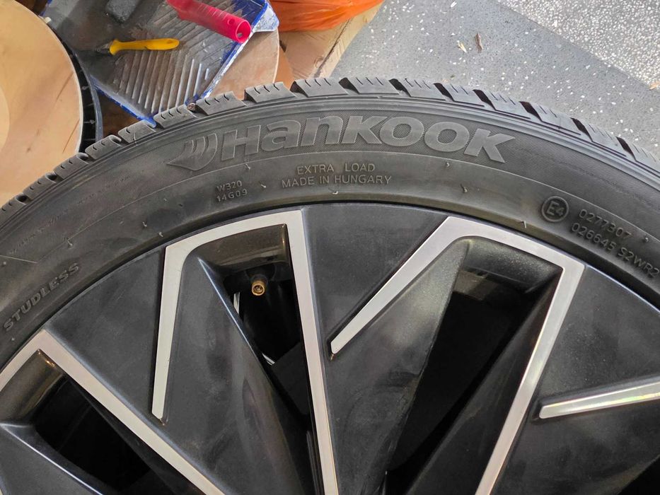 Зимни гуми Hankook Winter I*cept Evo2 235/45/18