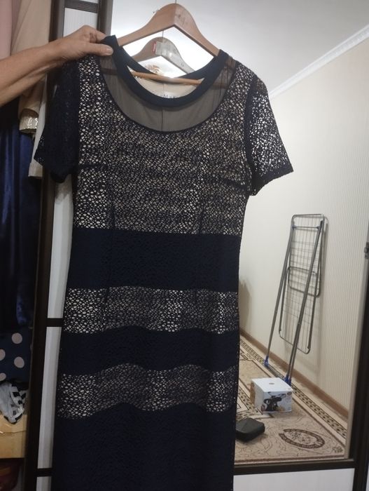 Продам платья, костюмы разных материалов