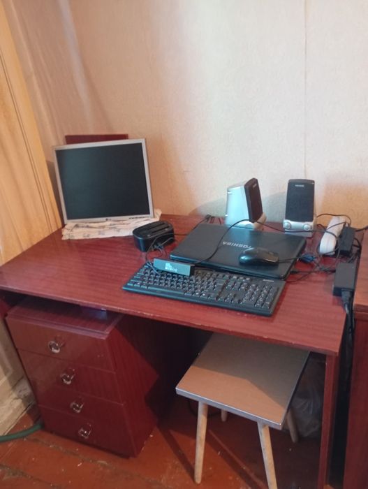 Продам стол письменный