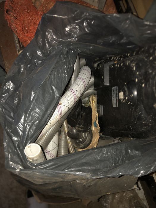 Vand diferite lucruri care nu le mai folosesc