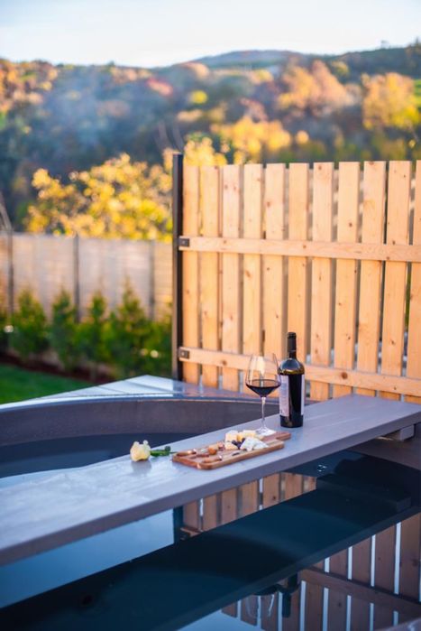 Cabana de inchiriat - cu piscină si jacuzzi