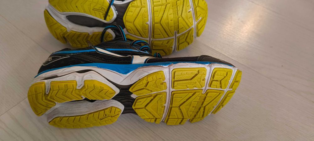 Mizuno Wave Ultima 9