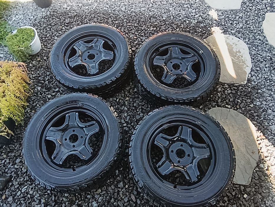 Cauciucuri de iarnă cu jante și capace R 16