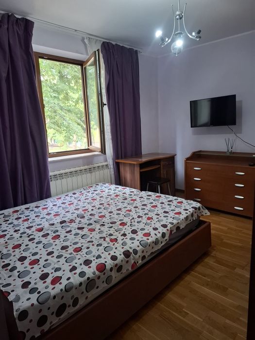 Închiriez apartament micro 17