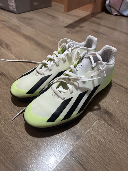 Стоношки, които са оригинални на марката adidas