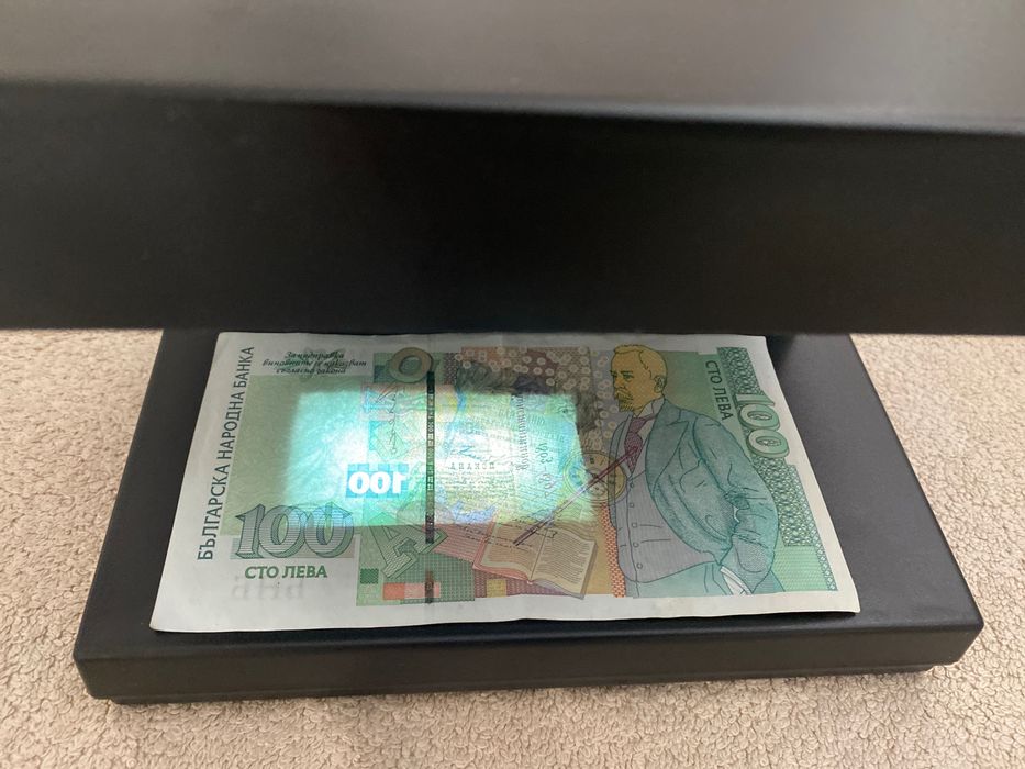 Детектор за фалшиви пари