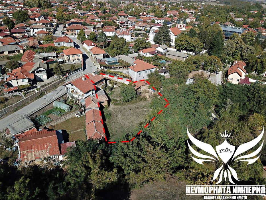 Продавам двуетажна къща 195РЗП с широк двор 1020кв. в с.Тополово