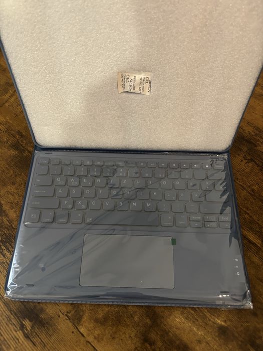 Husă Premium cu Tastatură iluminată și Touchpad si suport APPLE PENCIL, CHESONA pentru iPad Air 13" - Nouă!