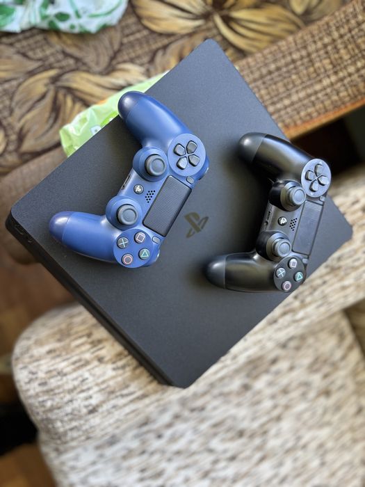 PS4 Slim + 2 джойстика – Вземи и играй веднага!