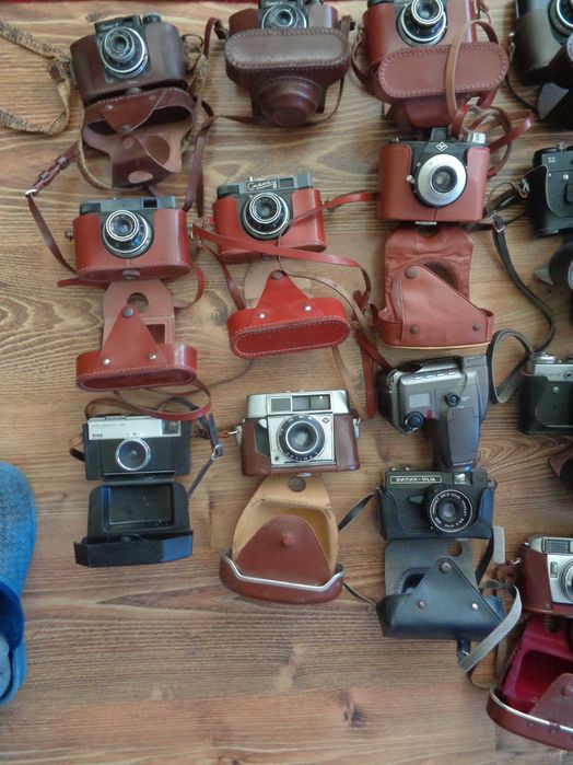 Продавам Голям лот от 14 бр. Ретро Фотоапарати (Zenit, Olympus, Agfa, Смяна 2, 4) + калъф