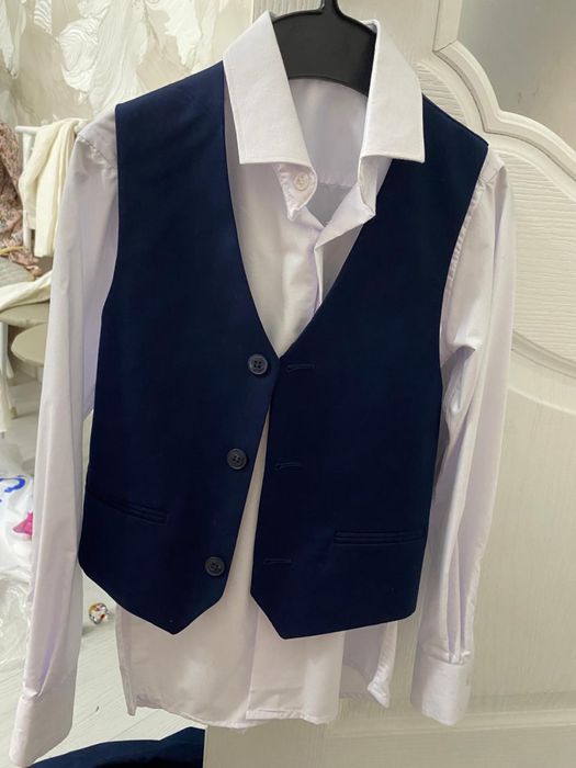 Костюм школьный.           .