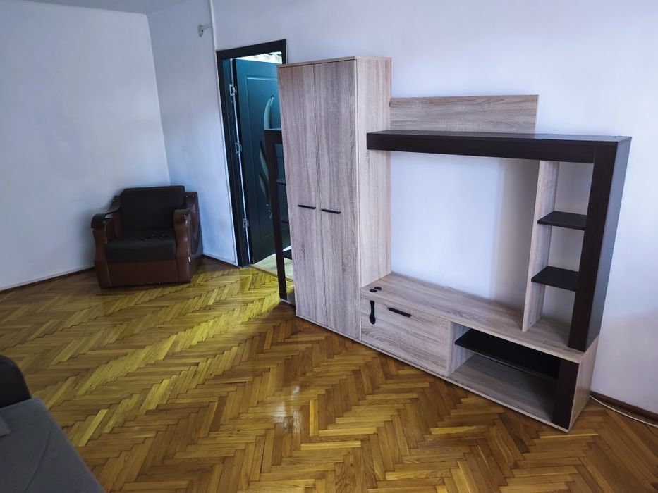 Închiriez apartament
