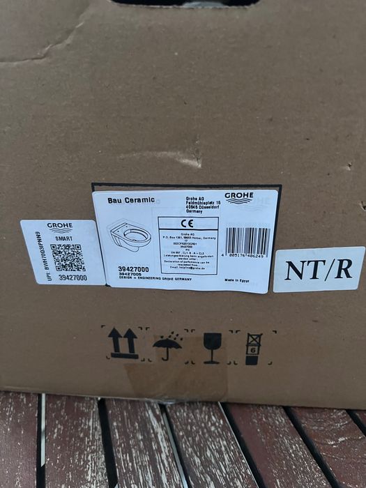 GROHE тоалетна чиния чисто нова с лек фабричен дефект на ъгълчето