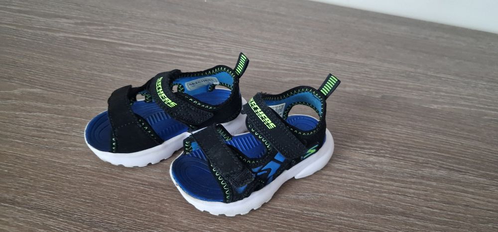 Încălțăminte Skechers băieți – mărimea 22 – foarte puțin purtate