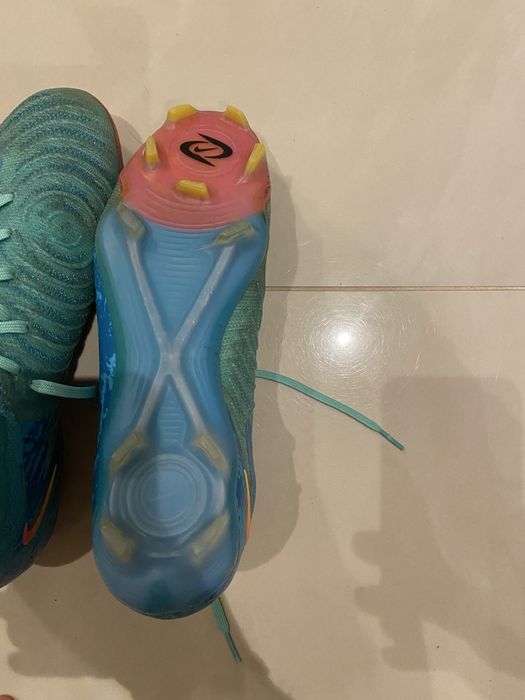 Футболни обувки без забележки