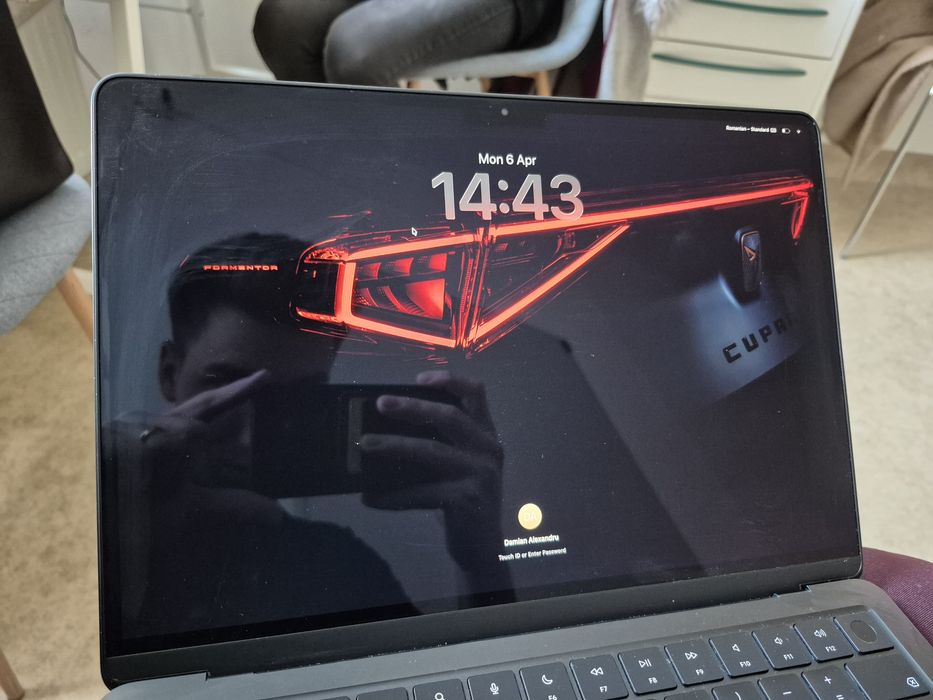 Macbook air m2 aproape nou