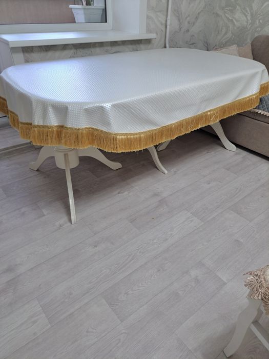 Продам стол и стулья.