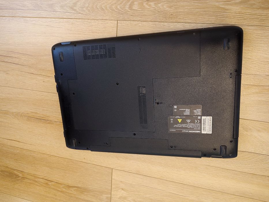 Laptop Medion Akoya i3-7167U Full HD SSD+HDD 8g Ram  17.3 " P7402 Window 10.Mentenanță PC