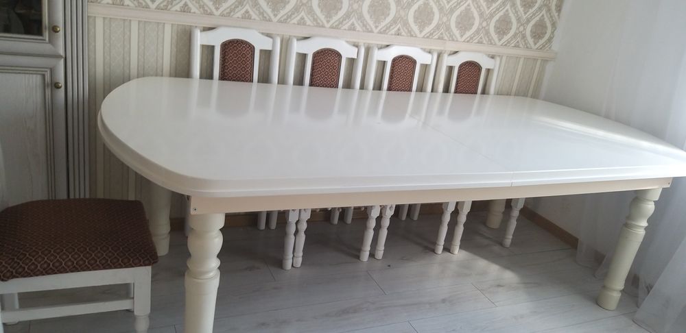 Продается стол  гостинный