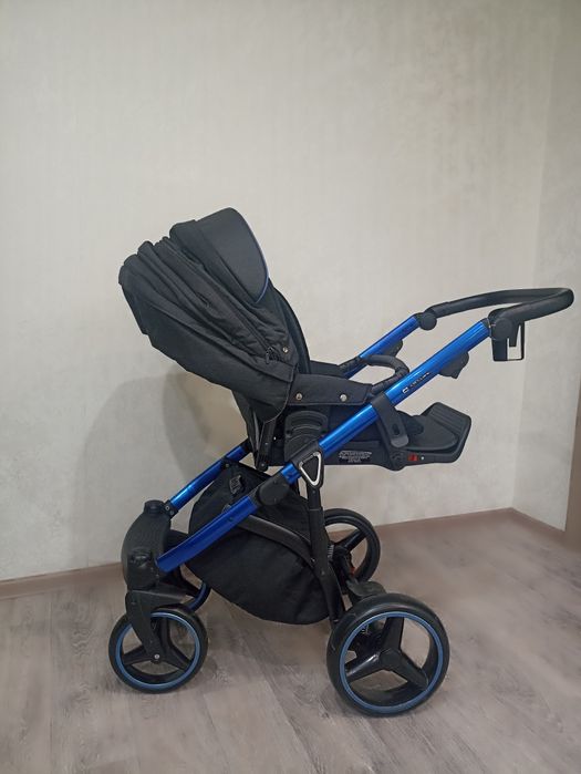Продаю коляску фирмы Adamex