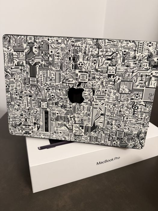 Macbook Pro M4 Pro (14CPU, 20GPU), 1 Tb SSD, 24 Gb Ram + Garantie eMag