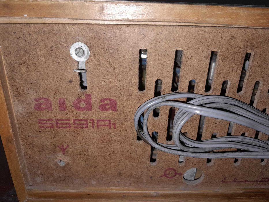 Radio vechi romanesc  Aida functional