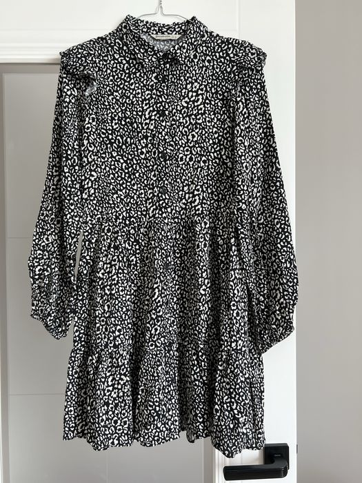 СРОЧНО ПРОДАЮ Платье Stradivarius