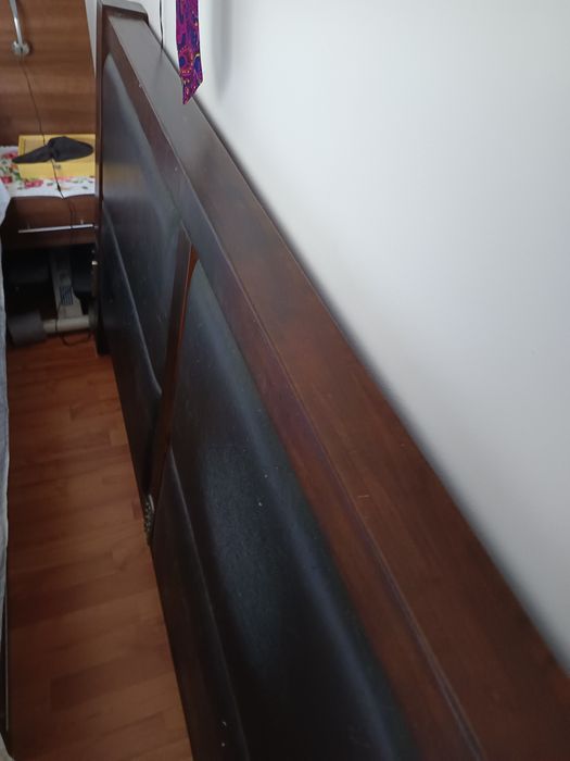 Vând tăblie pat ,lemn masiv