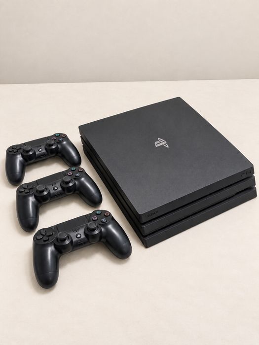 PS4 Pro 1TB + 3 controllere + 14 jocuri