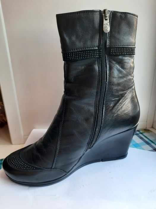 Продаю сапожки зимние