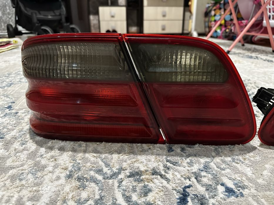 Мерседес 210 задний фар