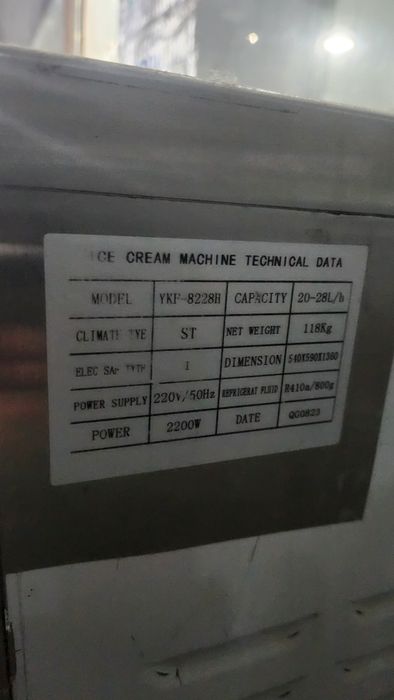 Frezer Muzqaymoq aparati sotiladi!