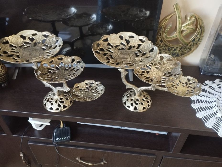 В наличии есть Сувениры Слоны , Вазы, Подсвечники Новые метал Латунь