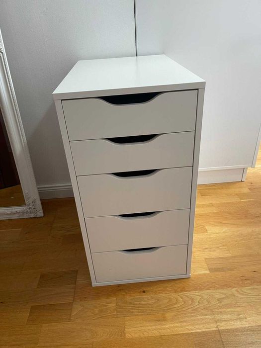 Comada cu sertare alba