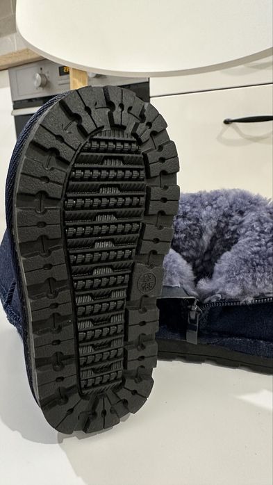 Продам детские угги