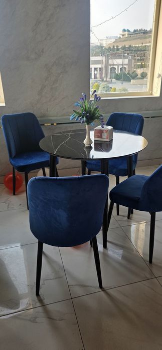 Kafe uchun stol stul