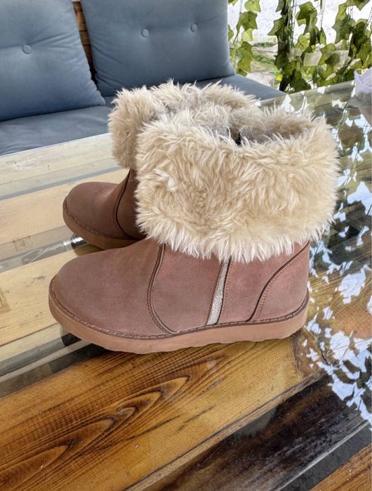 Продаю обувь на девочку