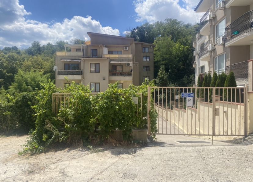 Тристаен под наем Ален мак с паркомясто