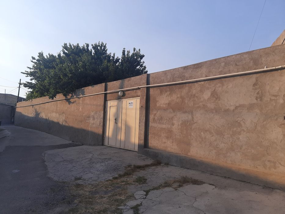 Продается дом в центре Назарбек, 100 метрах от главной дороги