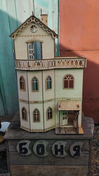 Продам кукольный домик